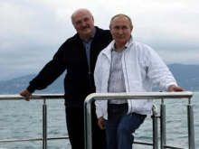 Лукашенко выпросил у Путина приглашение в Севастополь
