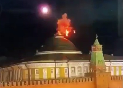 В Сети распространяются видео сбития дронов над Кремлём