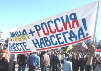 Песков: Россия «мягкой силой» продолжит поддержку «русского мира» на Украине