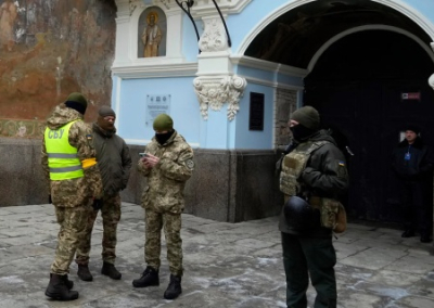Украинская полиция начала вооружённый захват Киево-Печерской лавры