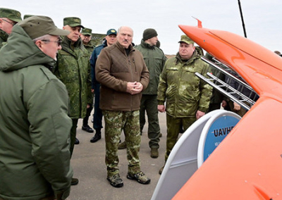 Лукашенко рассказал об успехах военно-промышленного комплекса и оснащении Вооружённых сил Белоруссии