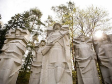 В Вильнюсе демонтируют памятник советским солдатам