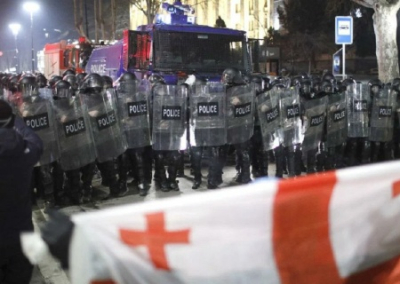 В Грузии под одобрение США и ЕС радикалы устраивают беспорядки
