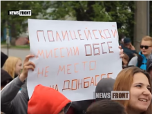 У луганского офиса миссионеров вновь митинг: "ОБСЕ! Вон со славянской земли, Луганск без европейцев"
