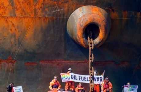 Greenpeace атакует танкеры с российской нефтью. Зачем Западу «зелёные диверсанты»?