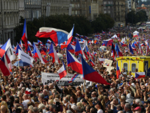 Чехи требуют отставки проукраинского правительства Фиалы, которое не занимается проблемами собственной страны