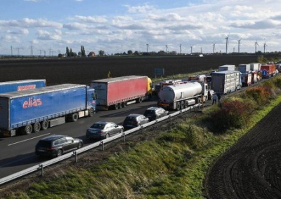 Украина подаст в суд на Польшу из-за блокировки границы для дальнобойщиков