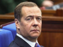 Медведев призвал «отправить на вонючую свалку свиноукрофилов Байденов»