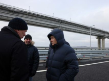 Путин проинспектировал Крымский мост и проехал по нем на Mercedes