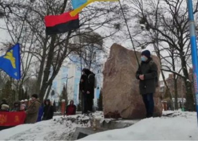 Харьковские националисты восстановили «камень УПА», который взрывали и сносили несколько раз