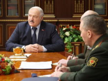 Лукашенко потребовал от силовиков усилить охрану рубежей страны