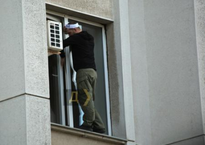 В Одессе АТОшник угрожал выброситься из окна ОГА, если власть не даст свет в общежитии переселенцев