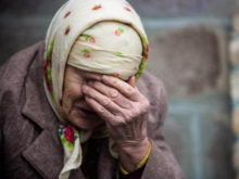 В Киеве подросток издевался над парализованной бабушкой, имитируя расстрел