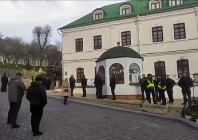 Силовики Зеленского продолжают террор верующих в Киево-Печерской лавре