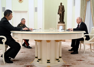 BI: Путин показал США «средний палец», приняв министра обороны КНР в Кремле