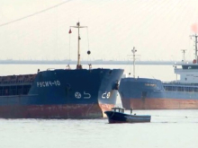 Турция не пропускает десятки танкеров в проливах Босфор и Дарданеллы