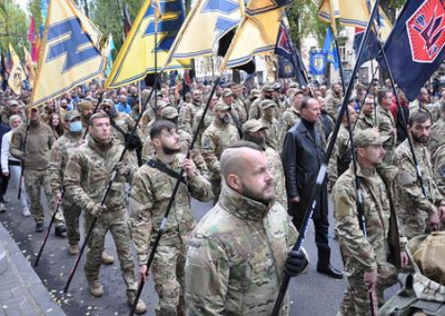 «За украинскую Украину без проклятых ж*дов и м*скалей»: в Киеве состоялся «Марш славы УПА»
