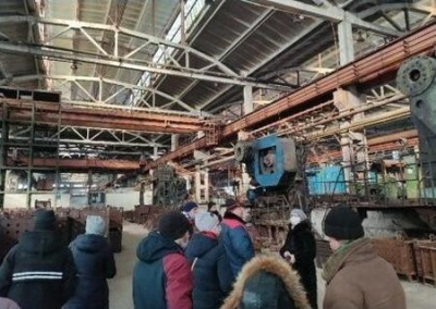Центр занятости ЛНР проводит экскурсии по Кировскому заводу «Центрокуз» пытаясь привлечь кадры