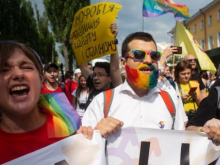На Украине государственные и коммерческие структуры пропагандируют ЛГБТ