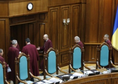 Зеленский отозвал из Рады свой законопроект о роспуске Конституционного суда