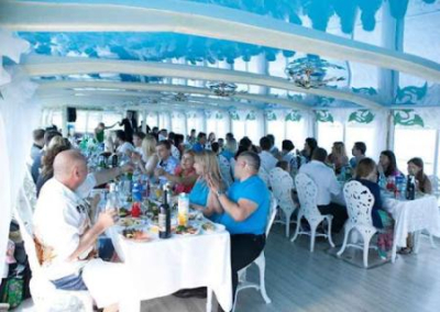 Пиратские катера Крыма заменили клубы и рестораны в ковидном Крыму