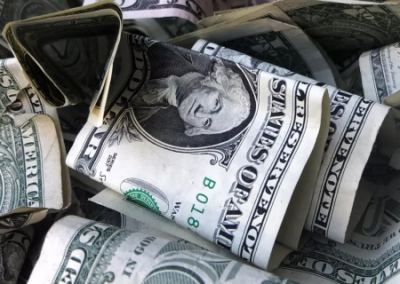 Эксперт: Китай значительно сократил использование доллара, но до полного отказа ещё далеко