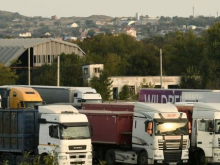 На материковой «дороге жизни» в Крым — огромные заторы грузовых фур