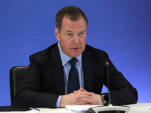 «Ложь стала правдой»: Медведев о заявлении Столтенберга об оружии для Украины