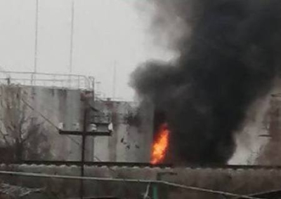 Из-за обстрела ВСУ загорелся резервуар с растворителем в Белгородской области