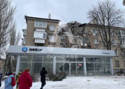 Украинские террористы обстреляли Киевский район Донецка – ранен мирный житель, разрушены дома