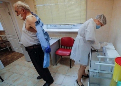 На Украине 2 дозы COVID-прививки получили только 5 человек