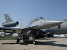 Польша продолжает вооружать Украину и готовит переброску F-16