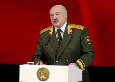 Лукашенко призвал Украину к миру, предупредив, что он на стороне России