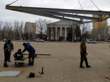 В Донецке решили не ставить ёлку на главной площади после возмущения жителей