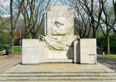 В Польше снесли 468 памятников советским воинам из 561