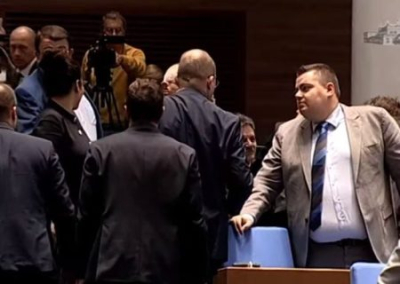 Депутаты в Болгарии подрались из-за передачи БТР Украине