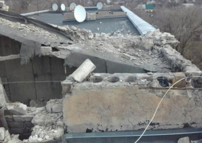 В результате обстрелов Первомайска и посёлка Донецкий в ЛНР повреждены жилые дома и газопровод