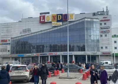 В Санкт-Петербурге эвакуировали посетителей из ТЦ «Лондон Молл» из-за сообщения о заминировании