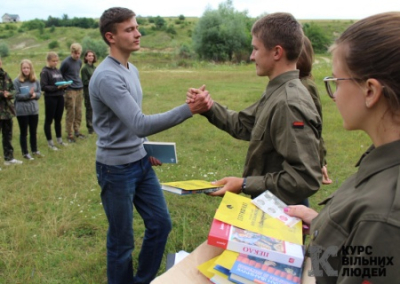 В украинских городах при поддержке государства проводят «Курсы молодого бандеровца»