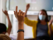 В США учительница начальных классов спровоцировала вспышку «Дельты», сняв маску на уроке