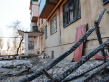 Обстрелами ВСУ за сутки в ЛНР повреждены 12 домов, ранена женщина