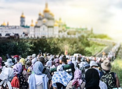 В Почаевскую лавру прибыли около 10 тысяч паломников УПЦ, несмотря на запрет властей крестного хода