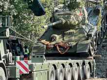 Эстония избавляется от остатков советских памятников. Вопреки воле горожан из Нарвы убрали советский танк Т-34