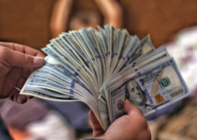 Эксперт: время США подойдёт к концу, когда появится замена доллару