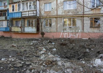 ВСУ в очередной раз обстреляли Первомайск в ЛНР. Тяжело ранена женщина