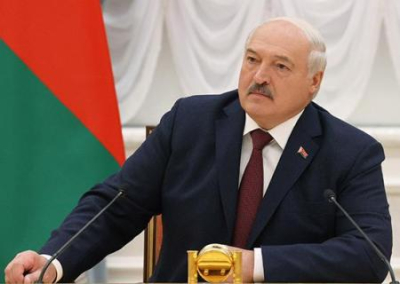 Лукашенко: НАТО хочет вбить клин в наши многовековые добрососедские отношения, а затем натравить друг на друга