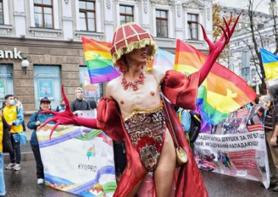«Как у себя дома»: послы ЕС и Британии поддержали гей-парад в Киеве