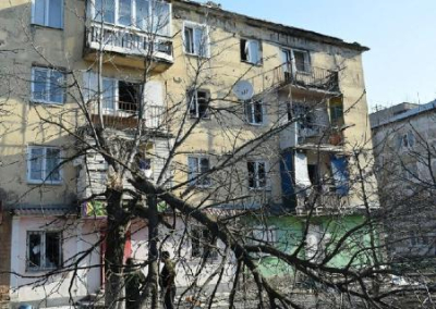В Первомайске (ЛНР) обстрелами ВСУ повреждены девять многоэтажных домов, библиотека и здание ЛТК