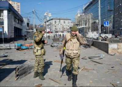 Киевские военные хроники. Взрывы, гетман под фанерой, из ЗАГСа на передовую