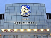Дерусификаторы в Одессе показали знание родного языка при смене вывески на стадионе «Черноморец»